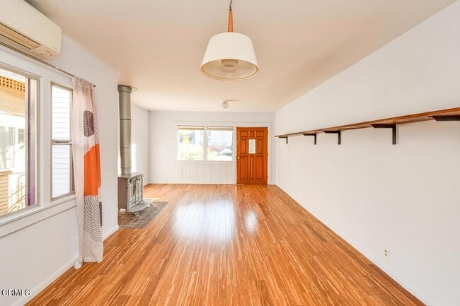 Building Photo - 5259 Aldama St