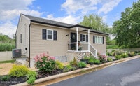 Building Photo - 8 Clement Ln