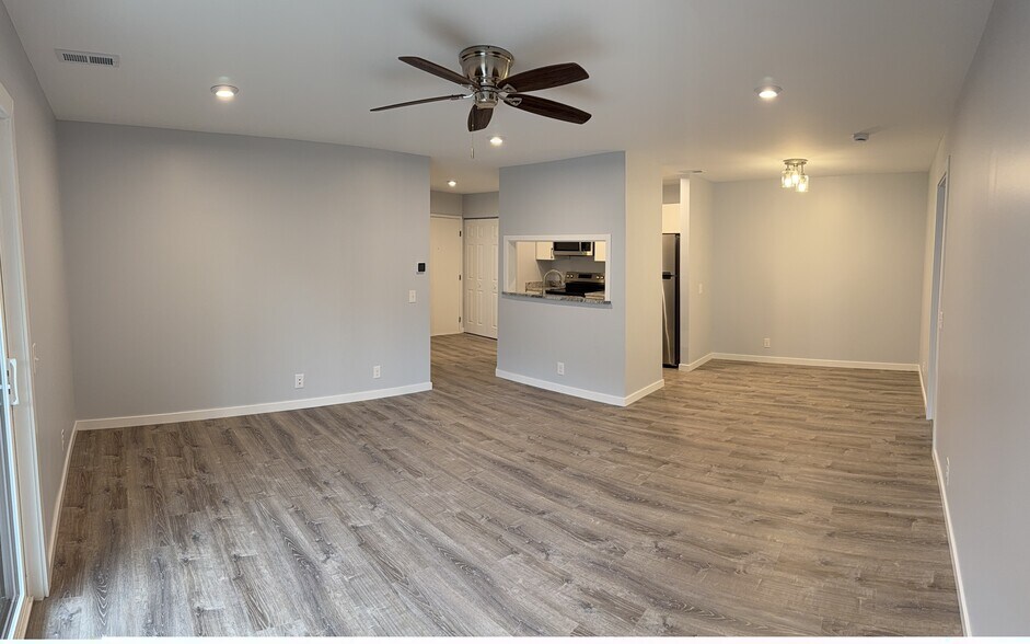 Building Photo - 46 Woodland Hills Dr