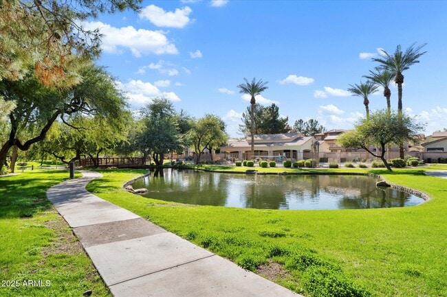 Building Photo - 1925 W Olive Way