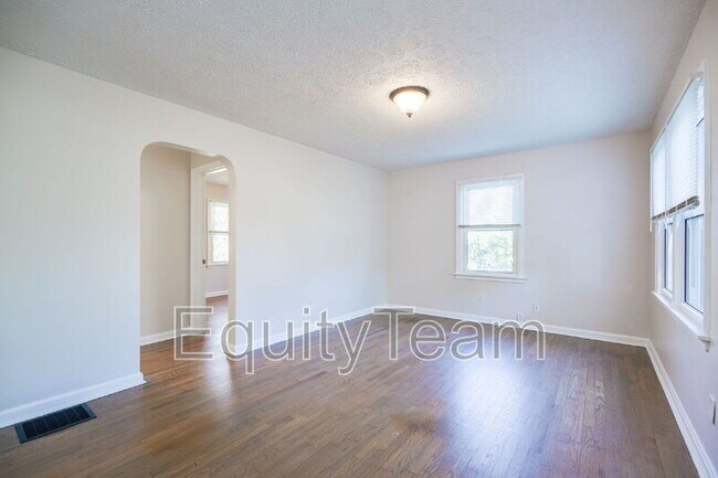 Building Photo - 6949 Marbev Dr