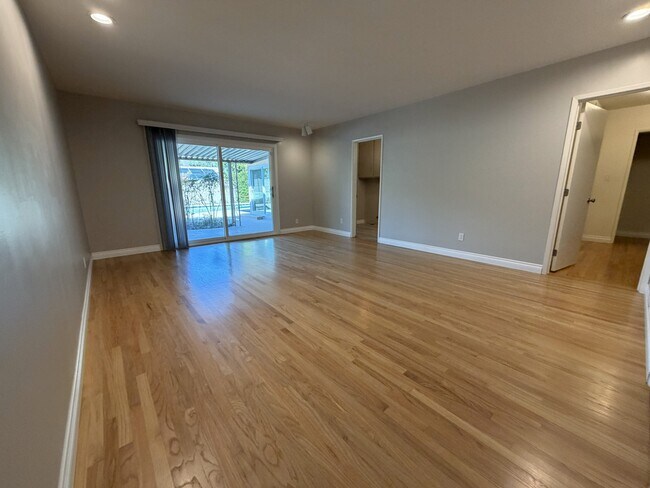 Building Photo - 17537 Margate St