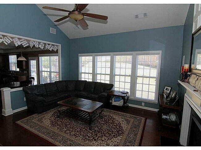Building Photo - 203 Glenwood Dr
