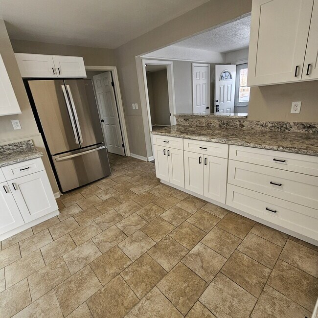 Building Photo - 3 Bedroom Ranch Completely Renovated - New Flooring, Doors and Fixtures, New Bathroom, New Kitche...