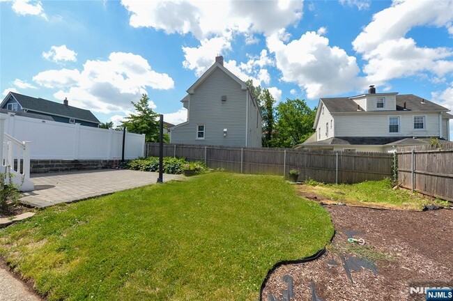 Building Photo - 52 Kovar St