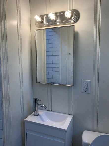 Building Photo - 1934 Dirk Dr