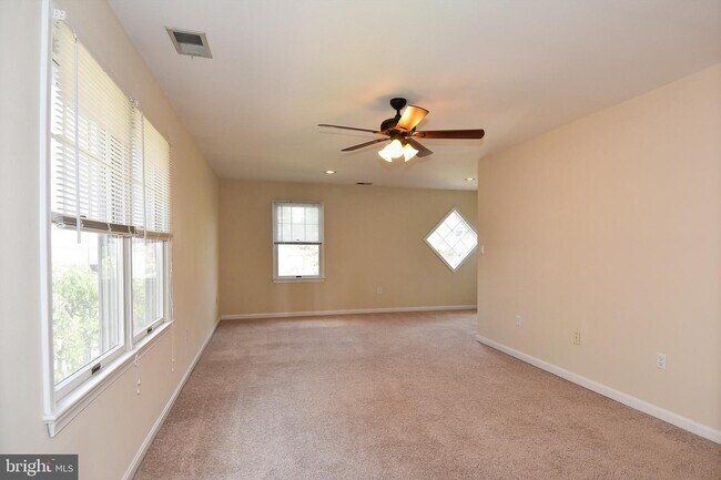 Building Photo - 930 N Danville St