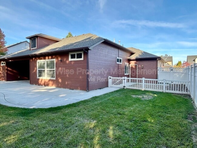 Building Photo - 2253 W los Flores Dr