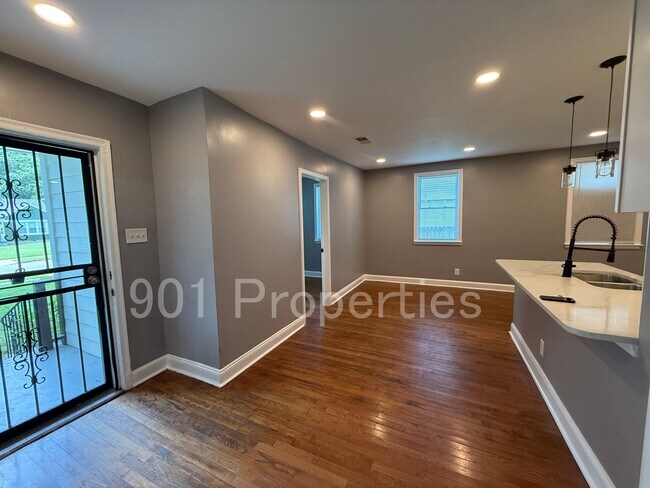 Building Photo - 1096 McEvers Rd