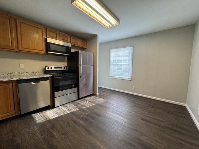 Building Photo - 1917 Southwood Dr