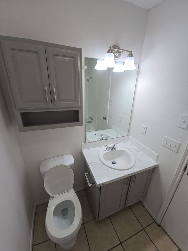 Building Photo - **Updated 2 Bed Home with Covered Carport ...