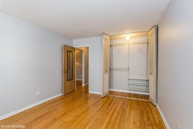 Building Photo - 420 W Aldine Ave