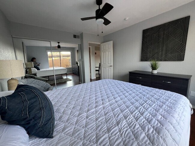 Building Photo - Scottsdale Condo