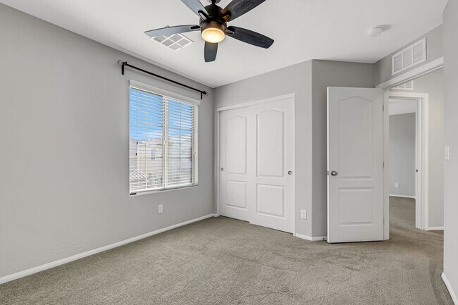 Building Photo - Beautiful 3 Bedroom home in Mountains Edge