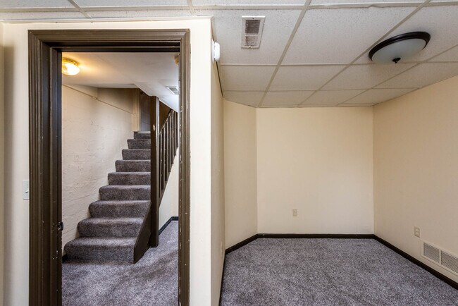 Building Photo - 316 W H St