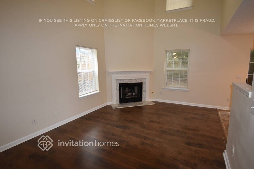 Building Photo - 2235 Lexington Ln