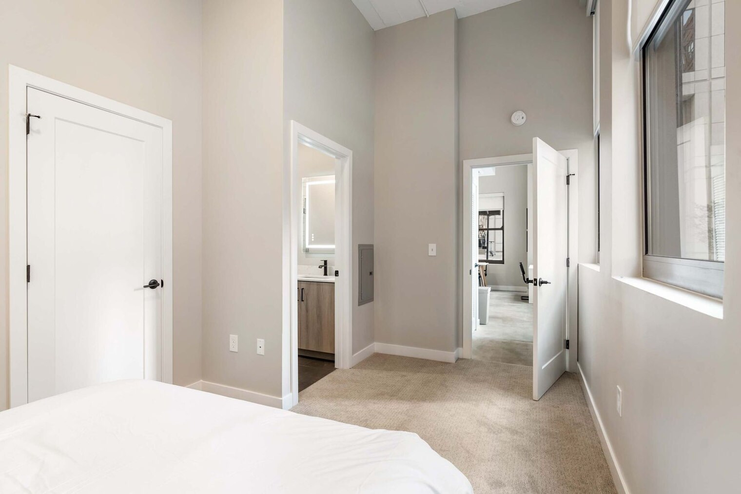 Building Photo - 205 W 4th St