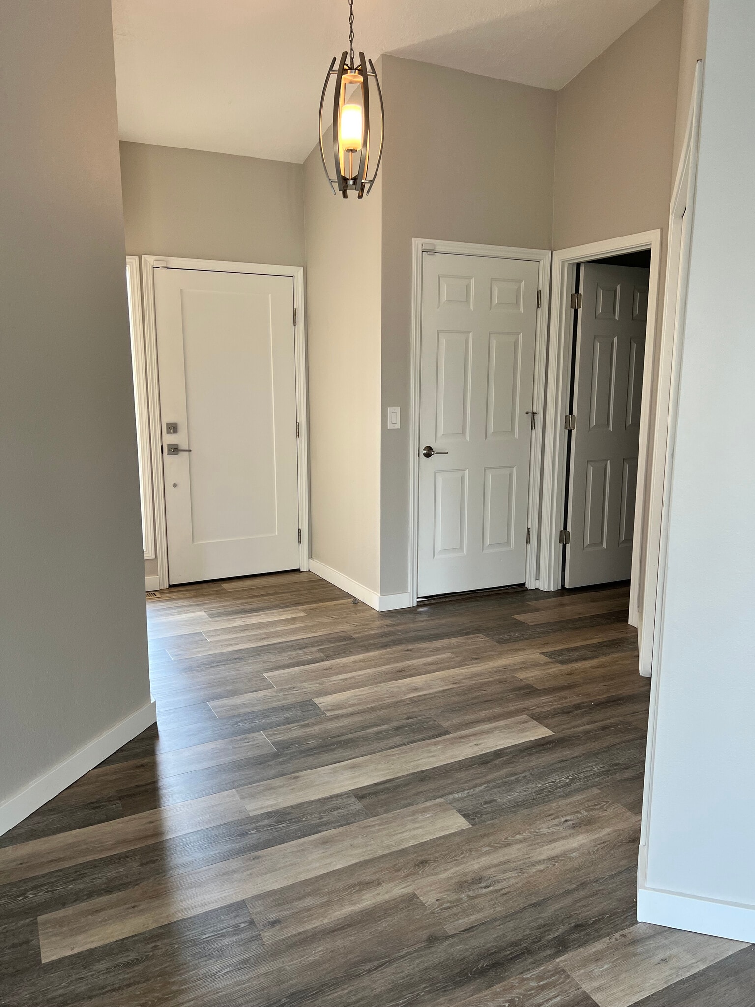 Entry - 5358 Summerlake St SE