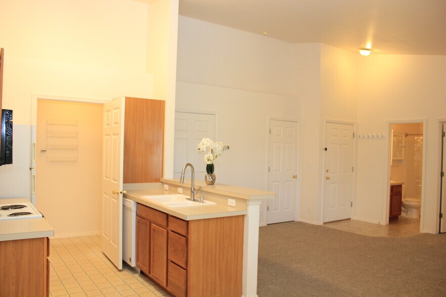 Kitchen - 7626 W Opohonga Ln