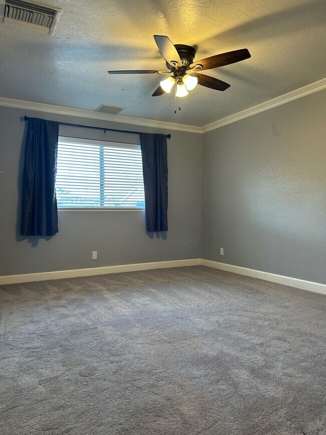 Building Photo - PLEASE CONTACT VAUGHN REALTY TO SET UP AN APPOINTMENT, 760-446-6561