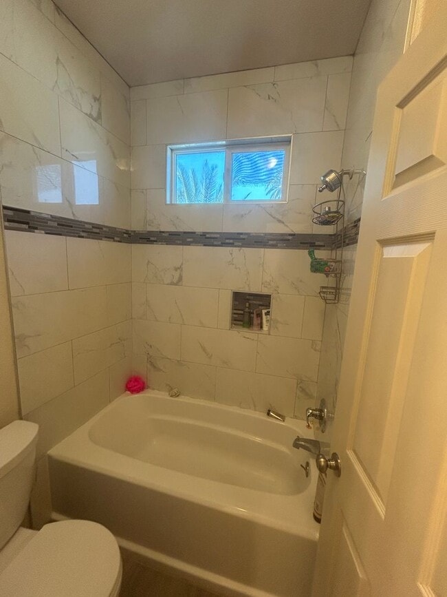 Building Photo - 4 bedrooms in Lemoore Easy Highway Access
