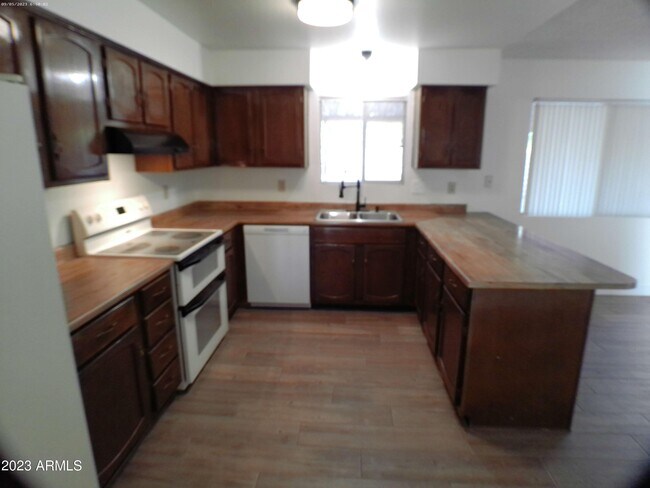 Building Photo - 5226 N 71st Ave