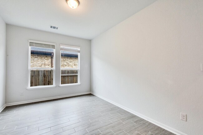 Building Photo - 211 Short Leaf Dr