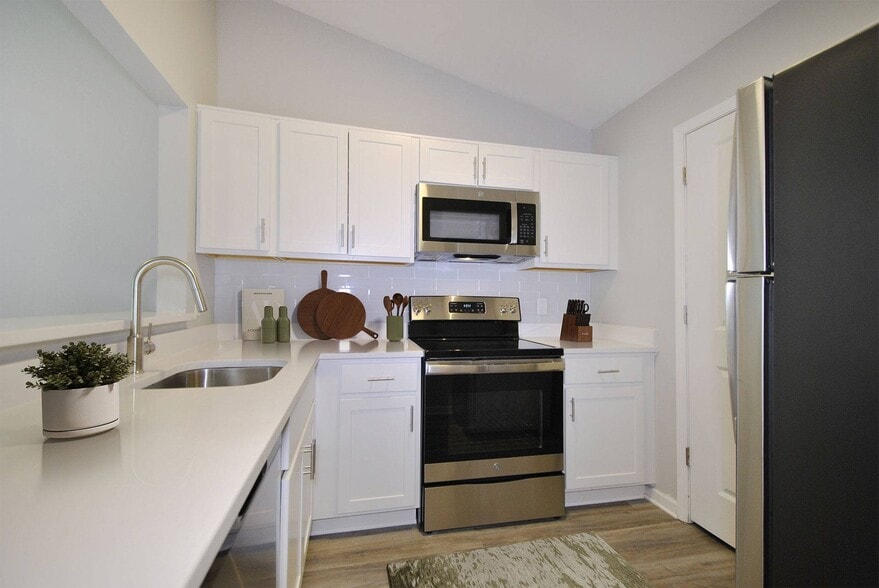 Two Bedroom - Platinum Kitchen - The Glens at Rolling Ridge