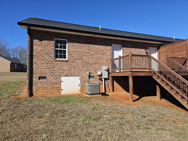 Building Photo - Brick Duplex for Rent Just Minutes from Lincolnton!