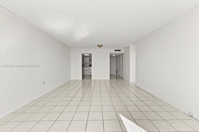 Building Photo - 18011 Biscayne Blvd