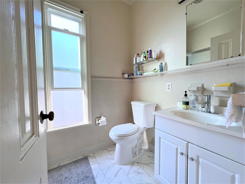 Building Photo - 2530 College Ave