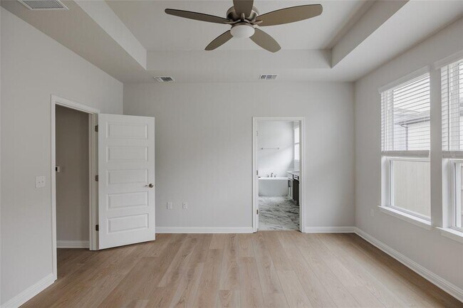 Building Photo - 8512 Dongan Dr