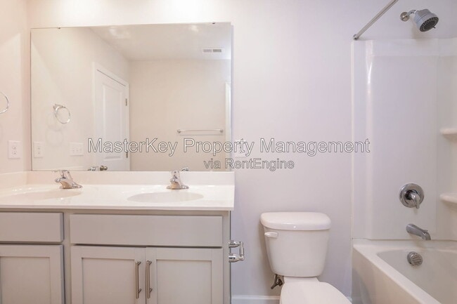 Building Photo - 633 Birchhead Dr