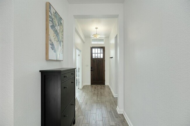 Building Photo - 5005 Yucca Flower Ln