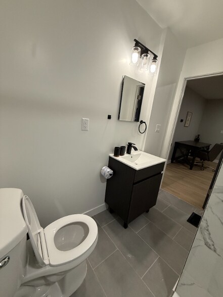 Building Photo - 2327 Jackson St