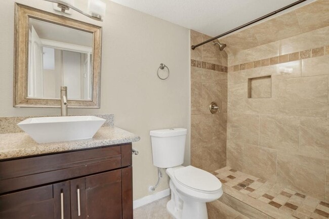 Building Photo - 8879 Hillery Dr
