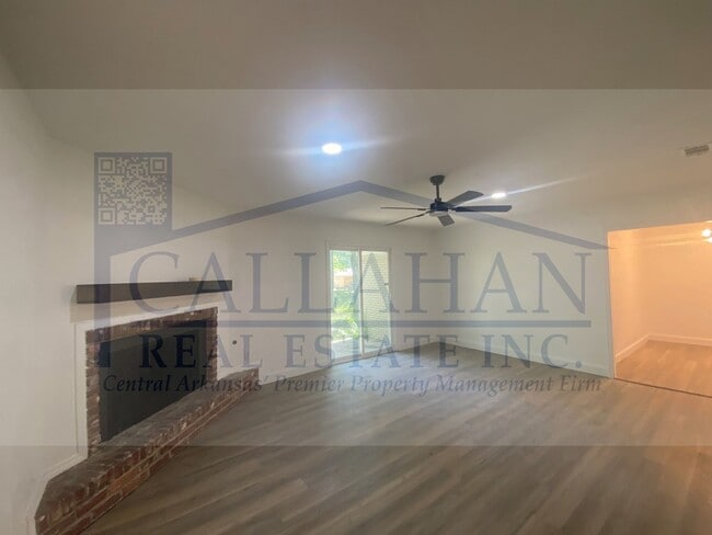 Building Photo - Southwest LR 4 Bedroom Home