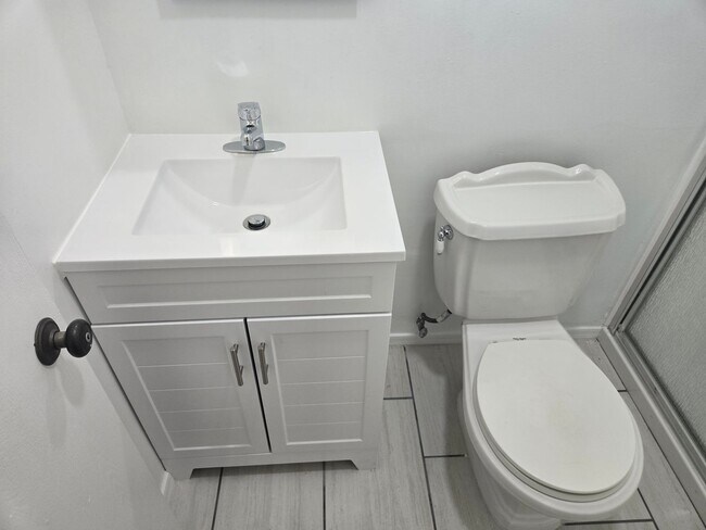 Building Photo - Cozy 3 bed, 2 bath home in Phoenix, No HOA!