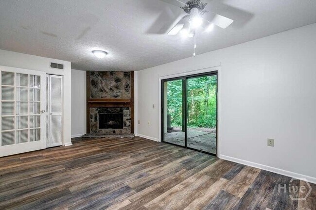 Building Photo - 108 Fernbanks Ct