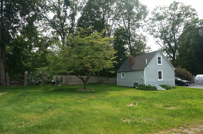 Building Photo - 301 Concord Rd