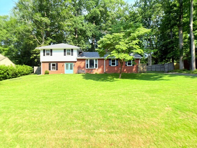 Primary Photo - Large fenced in yard and Sun room!