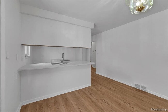 Building Photo - 32658 Kathryn St