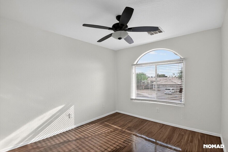 Building Photo - 7118 N 77th Dr