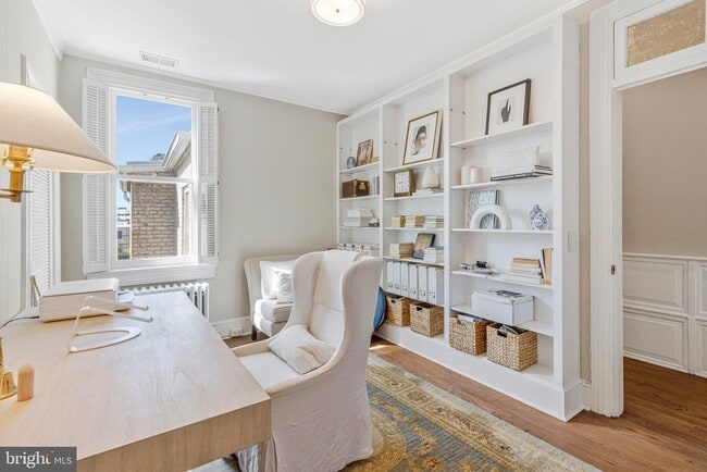 Building Photo - 611 G St SE