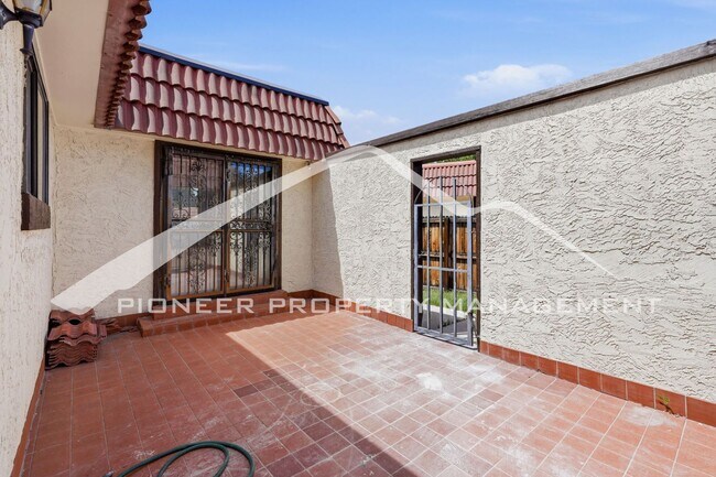 Building Photo - Charming Home with Central AC & Washer/Dryer