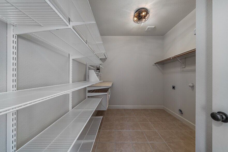 Building Photo - 5708 Sapphire Pool Trl