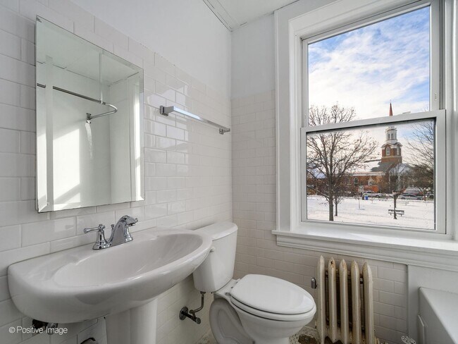 Building Photo - 133-143 Vine Ave