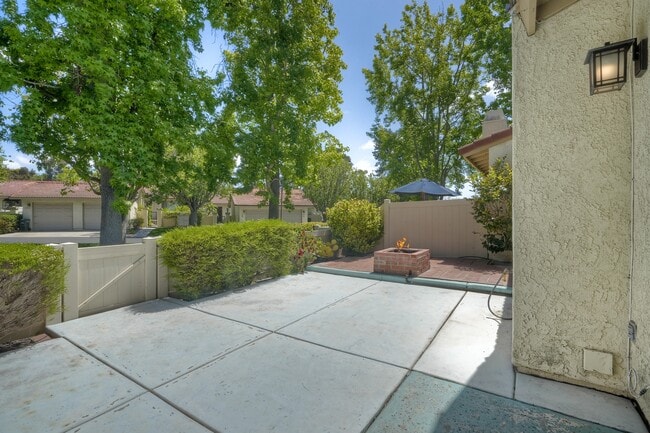 Building Photo - 1956 Sandstone Vista Ln