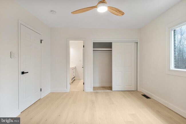Building Photo - 8009 Poplar Hill Dr