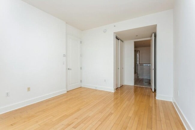 Building Photo - 175 Huguenot St